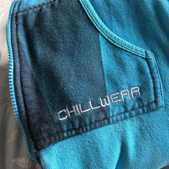 UniChill Onesie - Picture 3 of 4